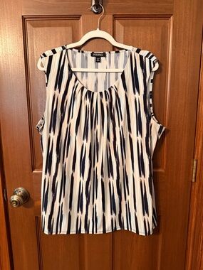 Roz & Ali Navy and Cream Sleeveless Printed Top